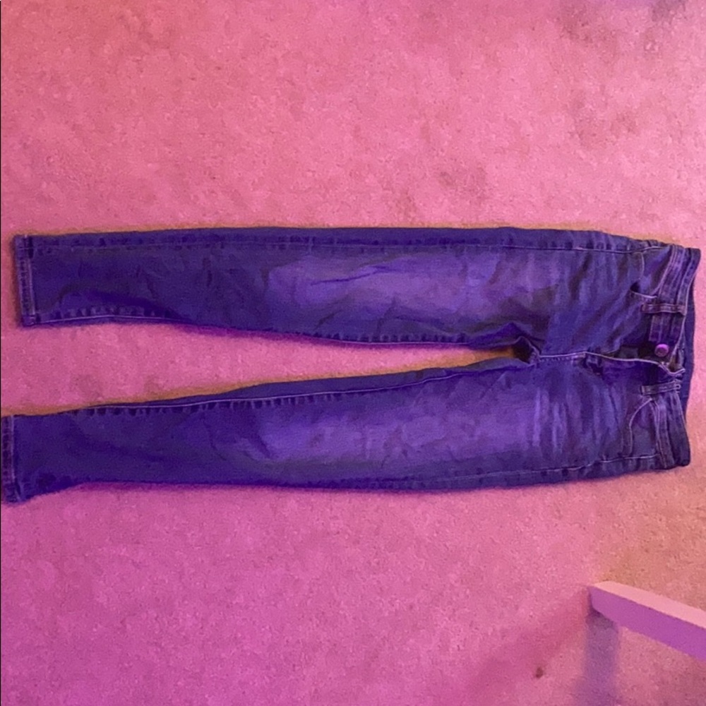 Worn few times. American Eagle light wash jeans.